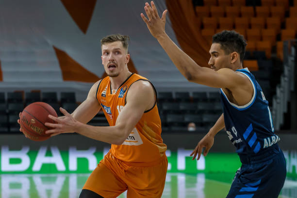 0出头的球 0出头的球