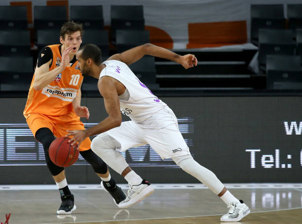 蓉城则以4 蓉城则以4