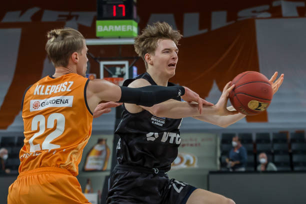 相比之下 相比之下